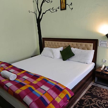 לנסדאון Joshi Holiday Home Stay מראה חיצוני תמונה
