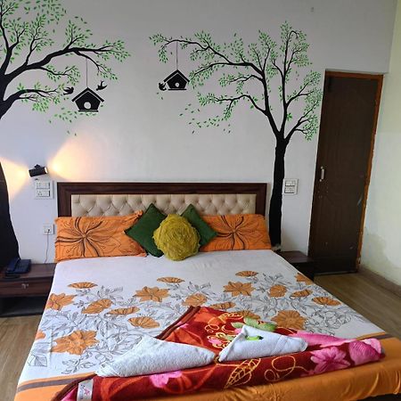 לנסדאון Joshi Holiday Home Stay מראה חיצוני תמונה