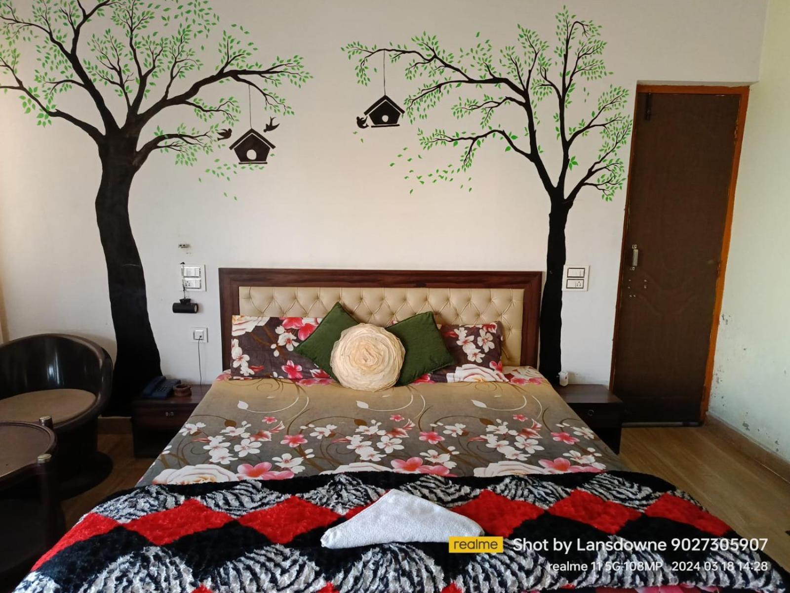 לנסדאון Joshi Holiday Home Stay מראה חיצוני תמונה