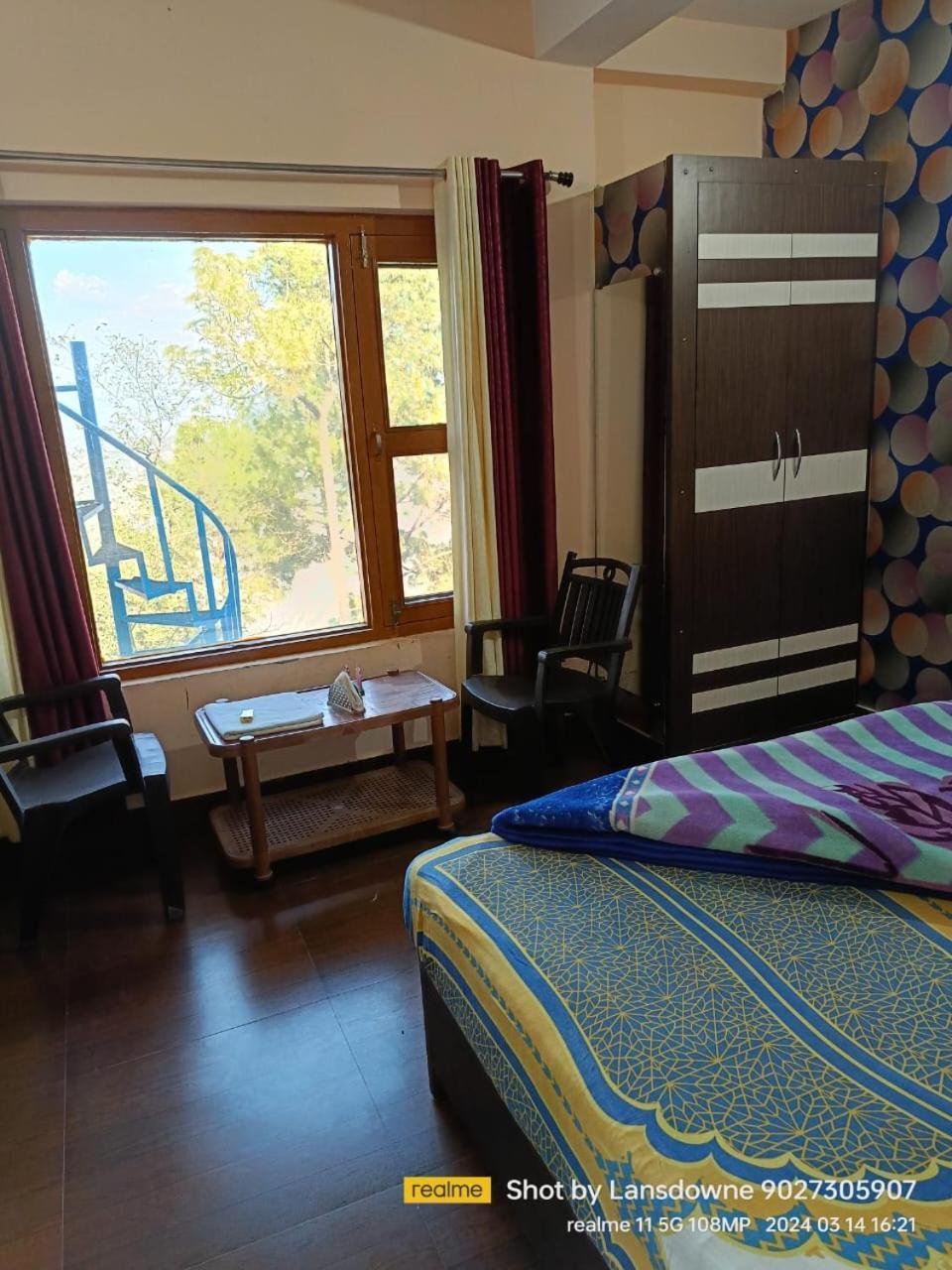 לנסדאון Joshi Holiday Home Stay מראה חיצוני תמונה