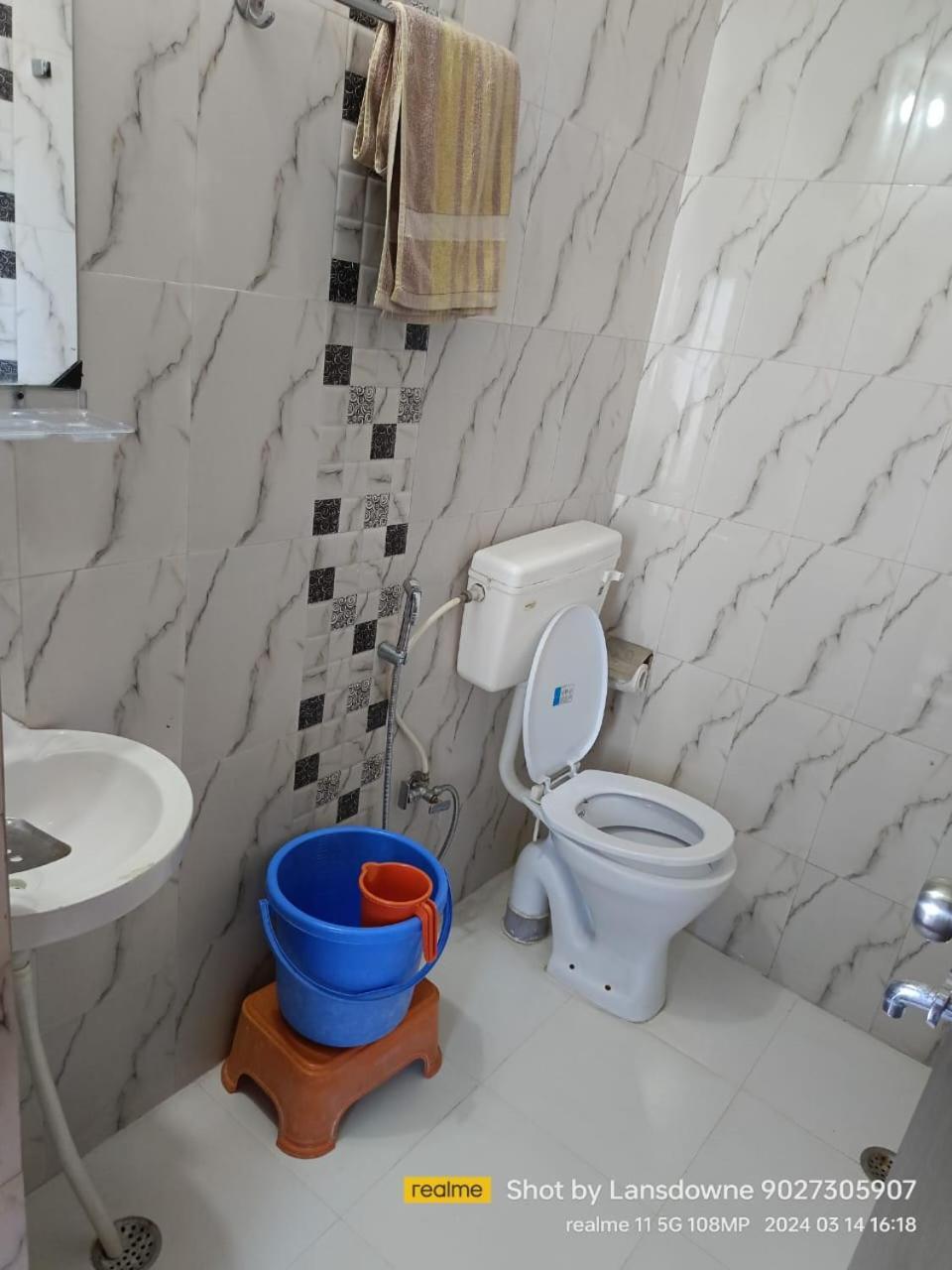 לנסדאון Joshi Holiday Home Stay מראה חיצוני תמונה