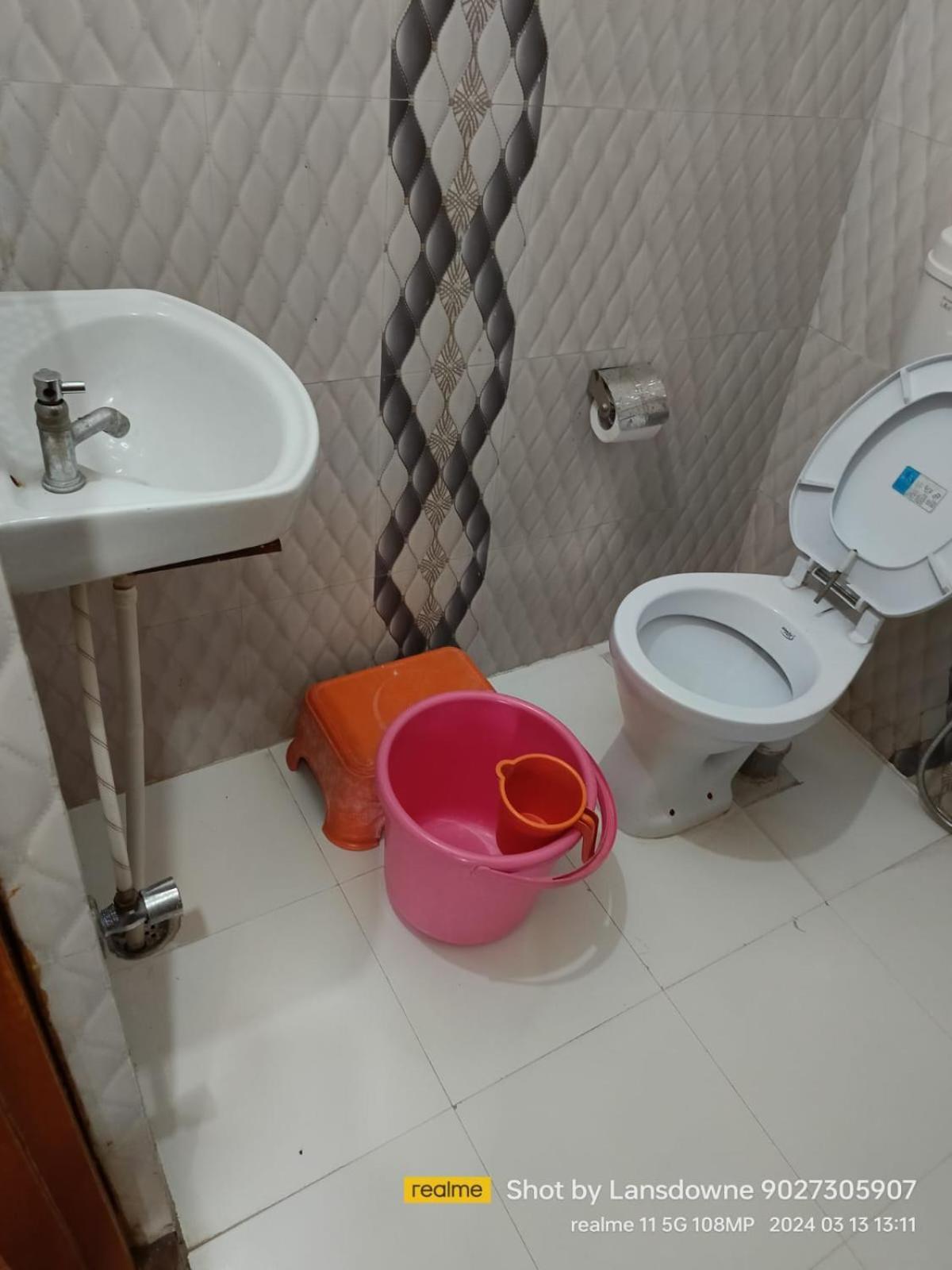 לנסדאון Joshi Holiday Home Stay מראה חיצוני תמונה