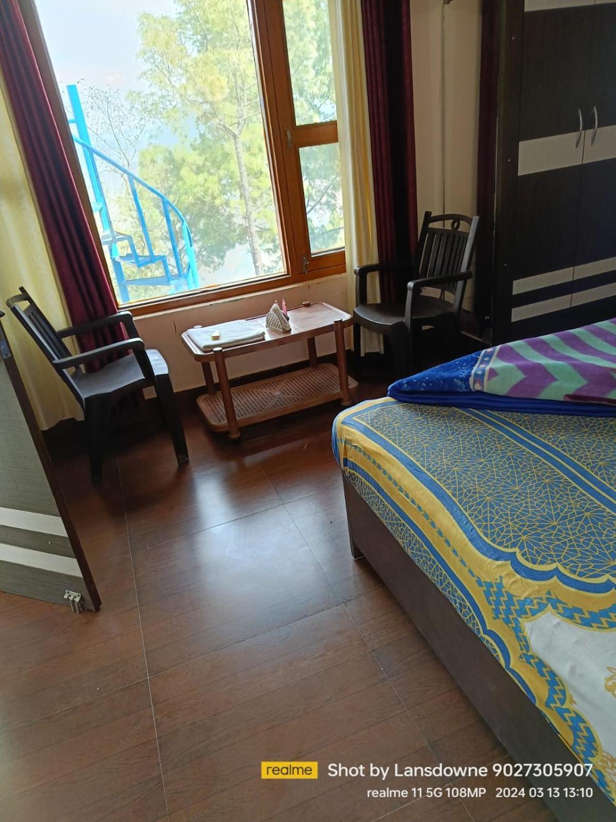 לנסדאון Joshi Holiday Home Stay מראה חיצוני תמונה