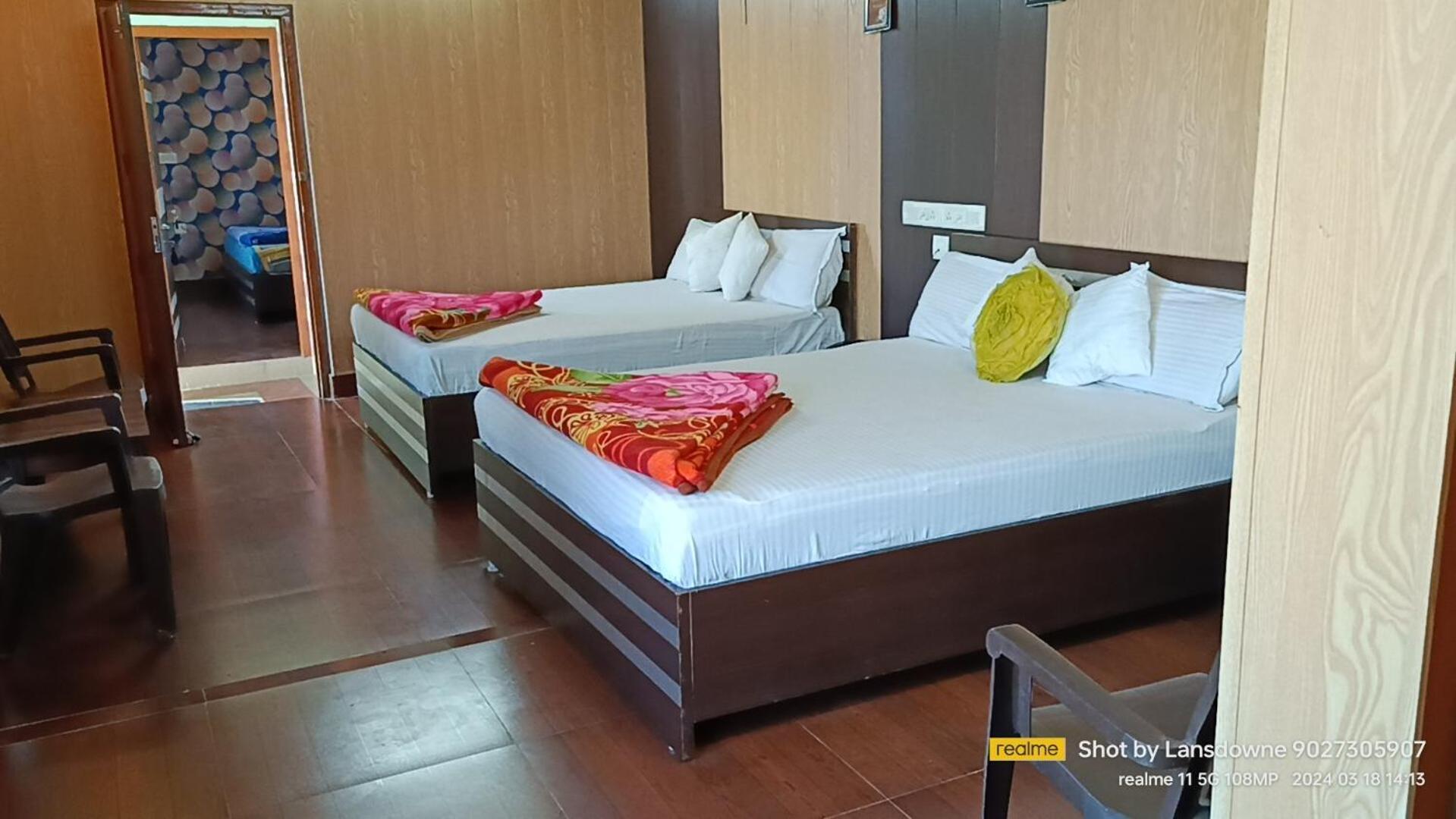 לנסדאון Joshi Holiday Home Stay מראה חיצוני תמונה