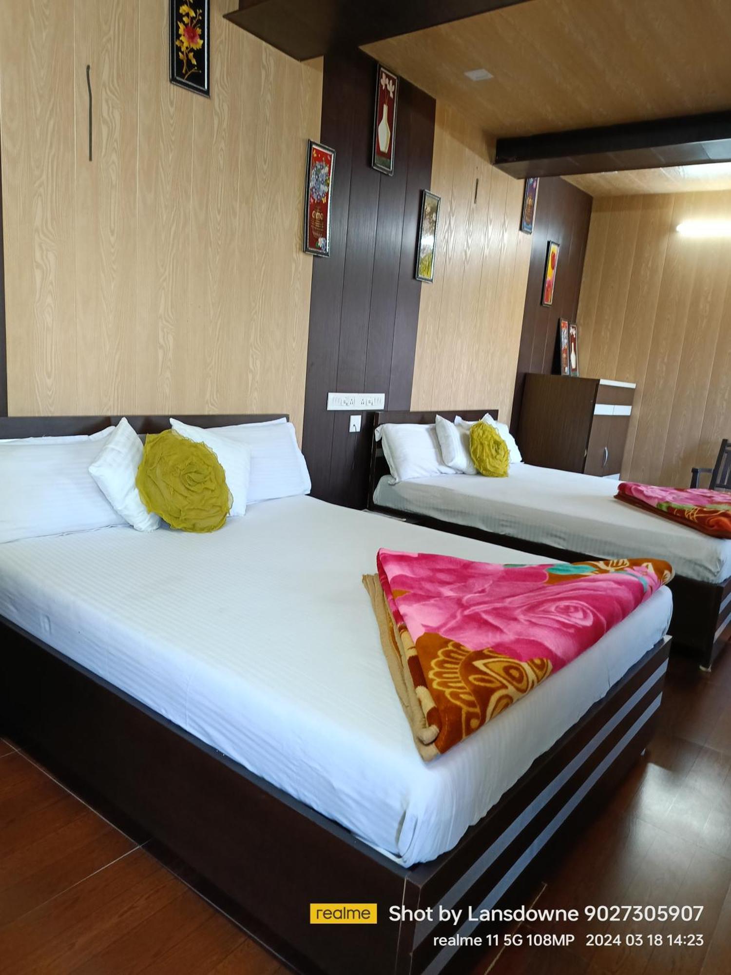 לנסדאון Joshi Holiday Home Stay מראה חיצוני תמונה