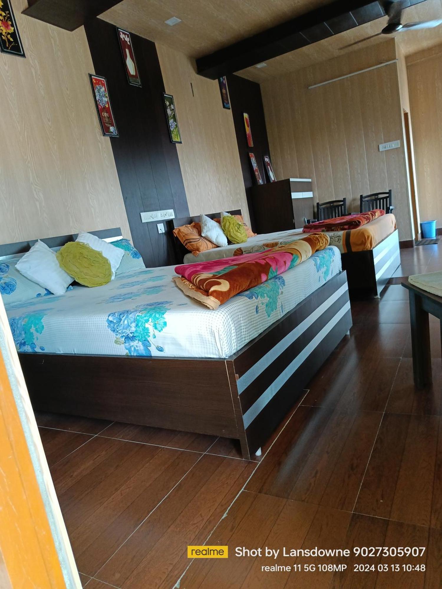 לנסדאון Joshi Holiday Home Stay מראה חיצוני תמונה