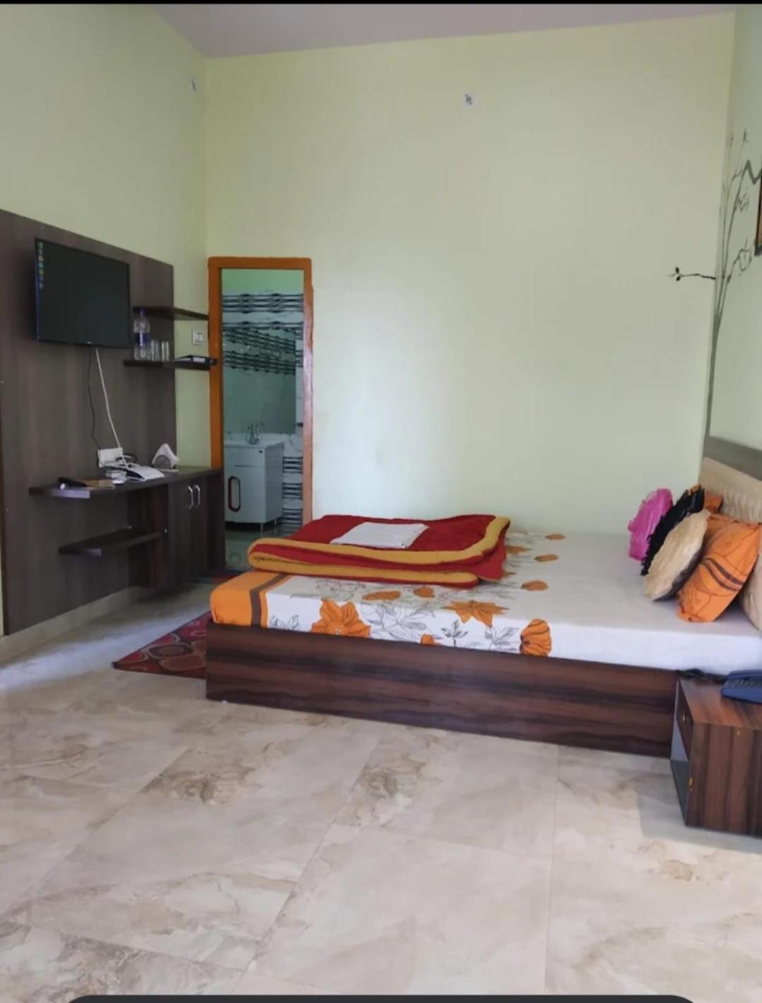 לנסדאון Joshi Holiday Home Stay מראה חיצוני תמונה