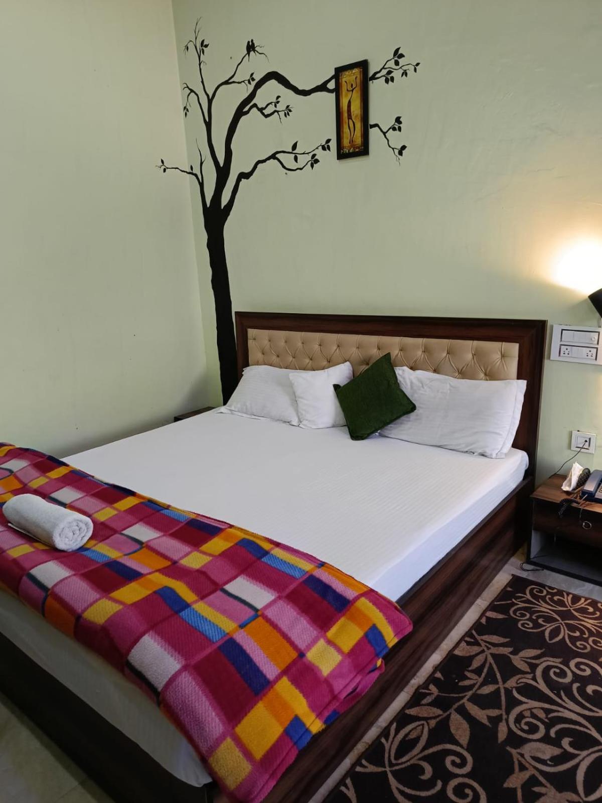 לנסדאון Joshi Holiday Home Stay מראה חיצוני תמונה