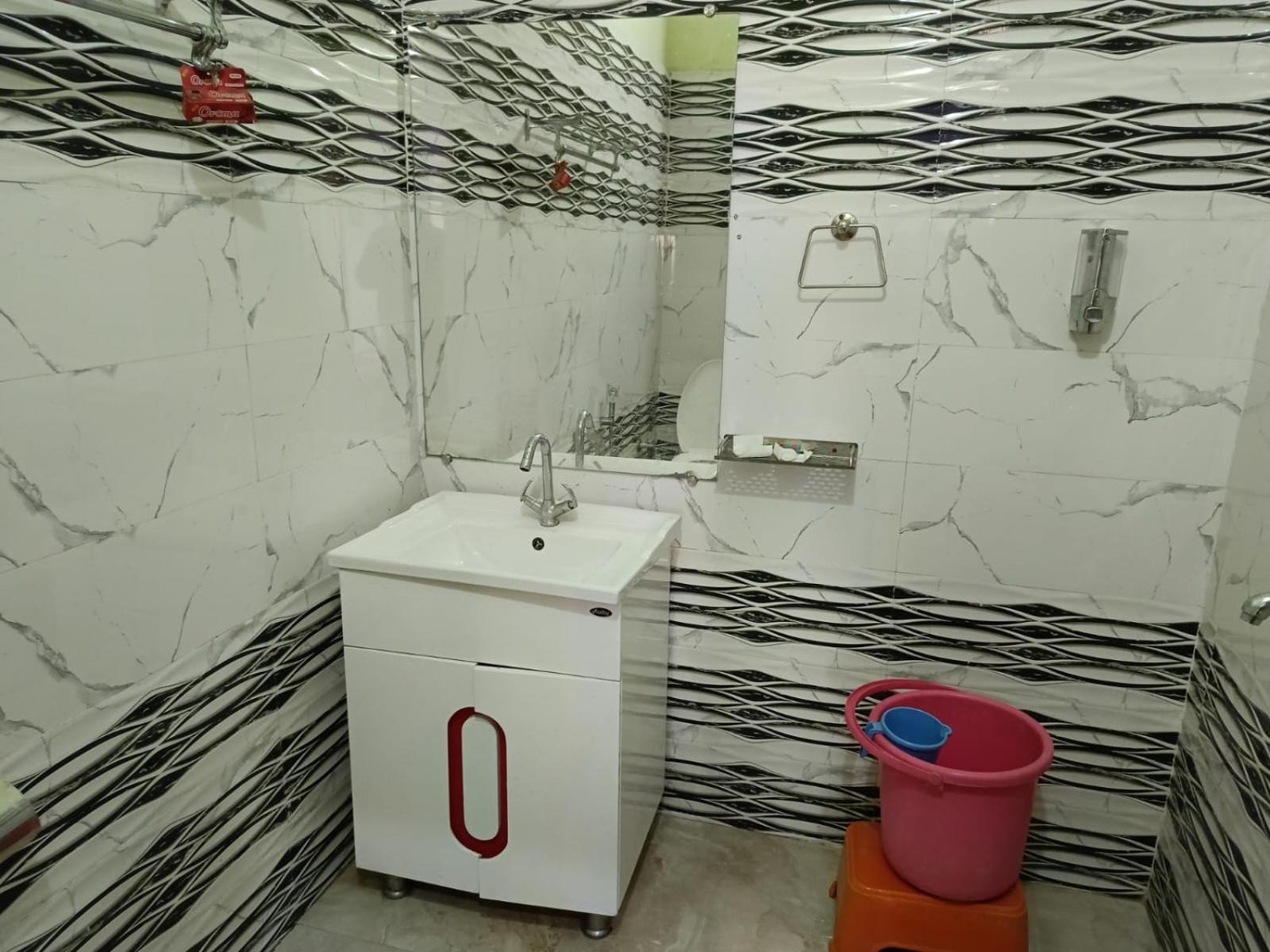 לנסדאון Joshi Holiday Home Stay מראה חיצוני תמונה