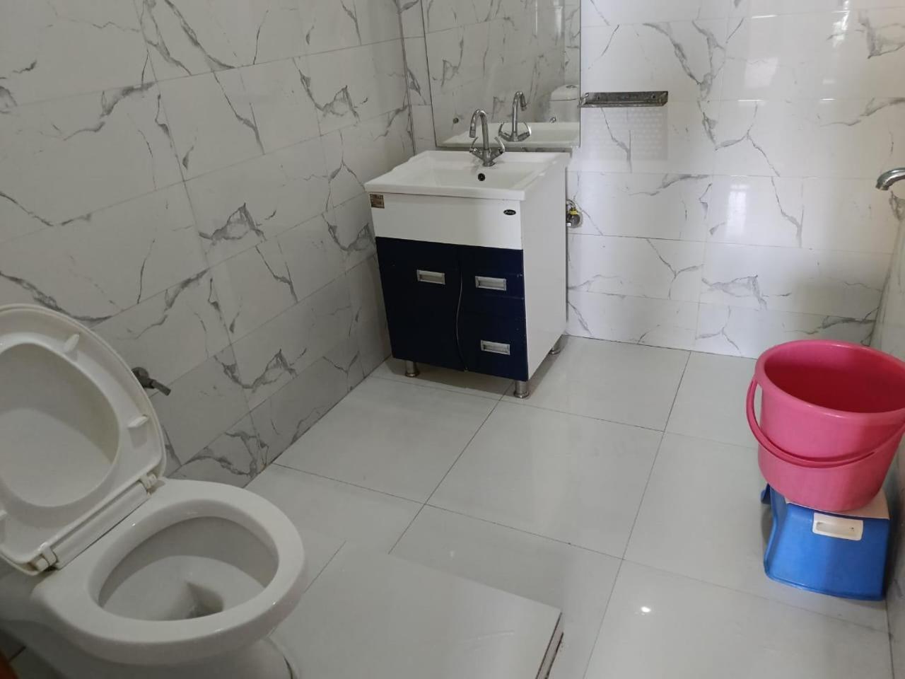 לנסדאון Joshi Holiday Home Stay מראה חיצוני תמונה
