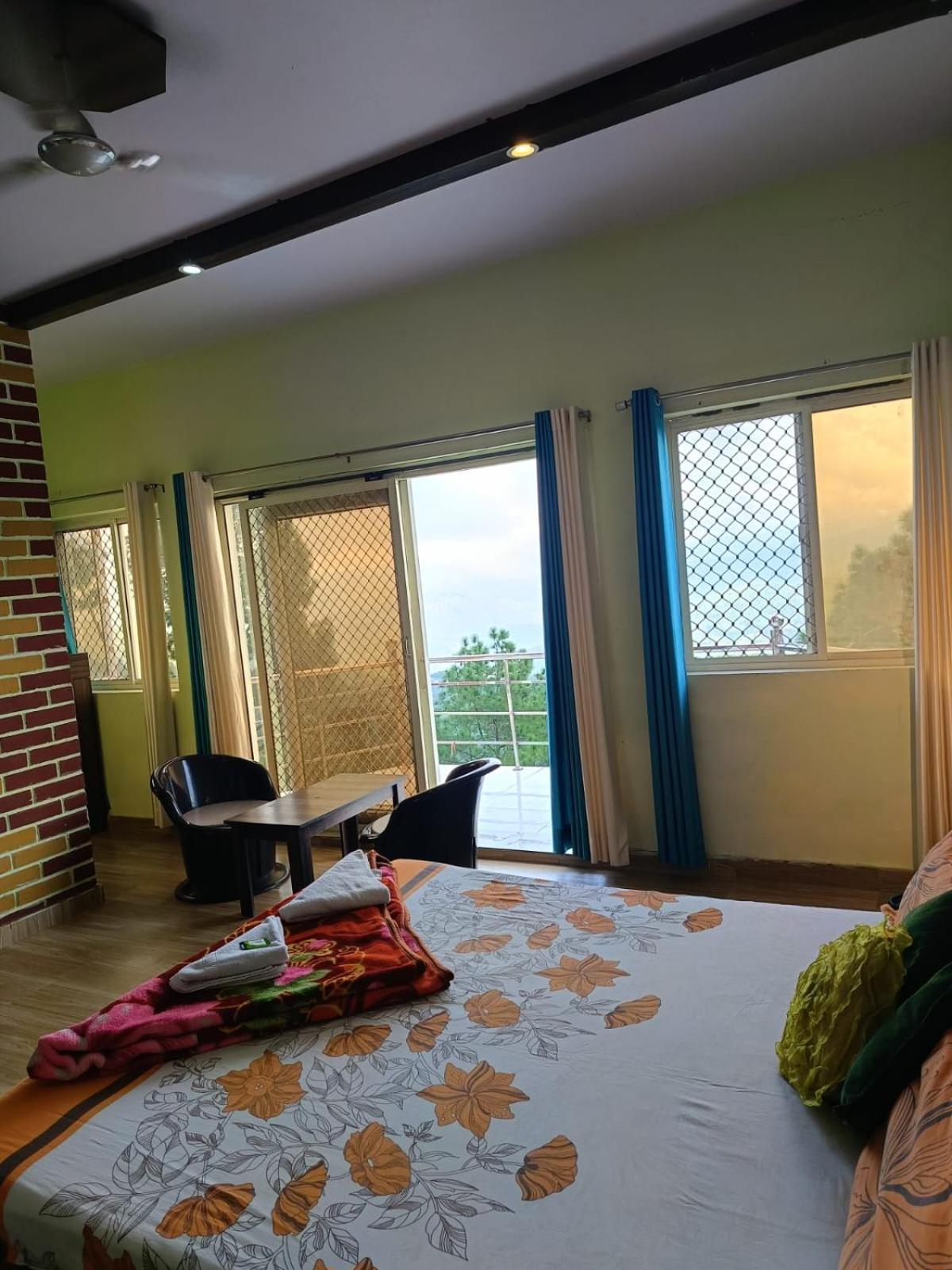 לנסדאון Joshi Holiday Home Stay מראה חיצוני תמונה