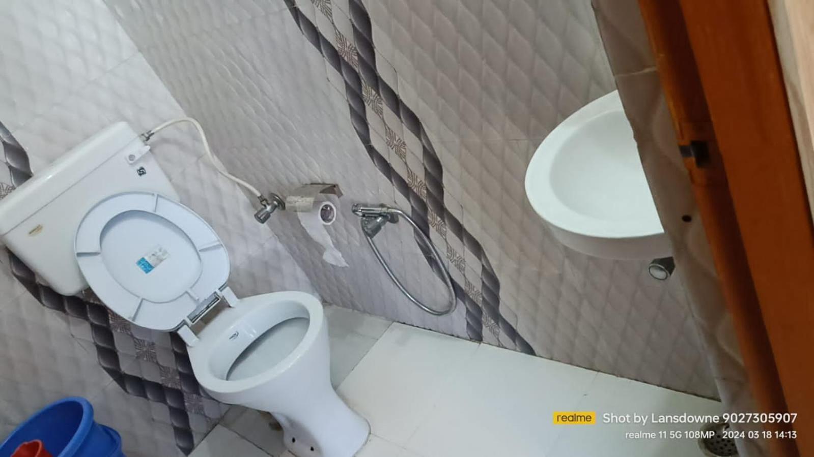 לנסדאון Joshi Holiday Home Stay מראה חיצוני תמונה