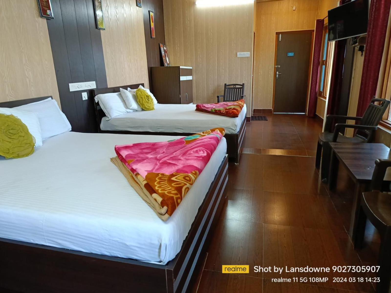 לנסדאון Joshi Holiday Home Stay מראה חיצוני תמונה