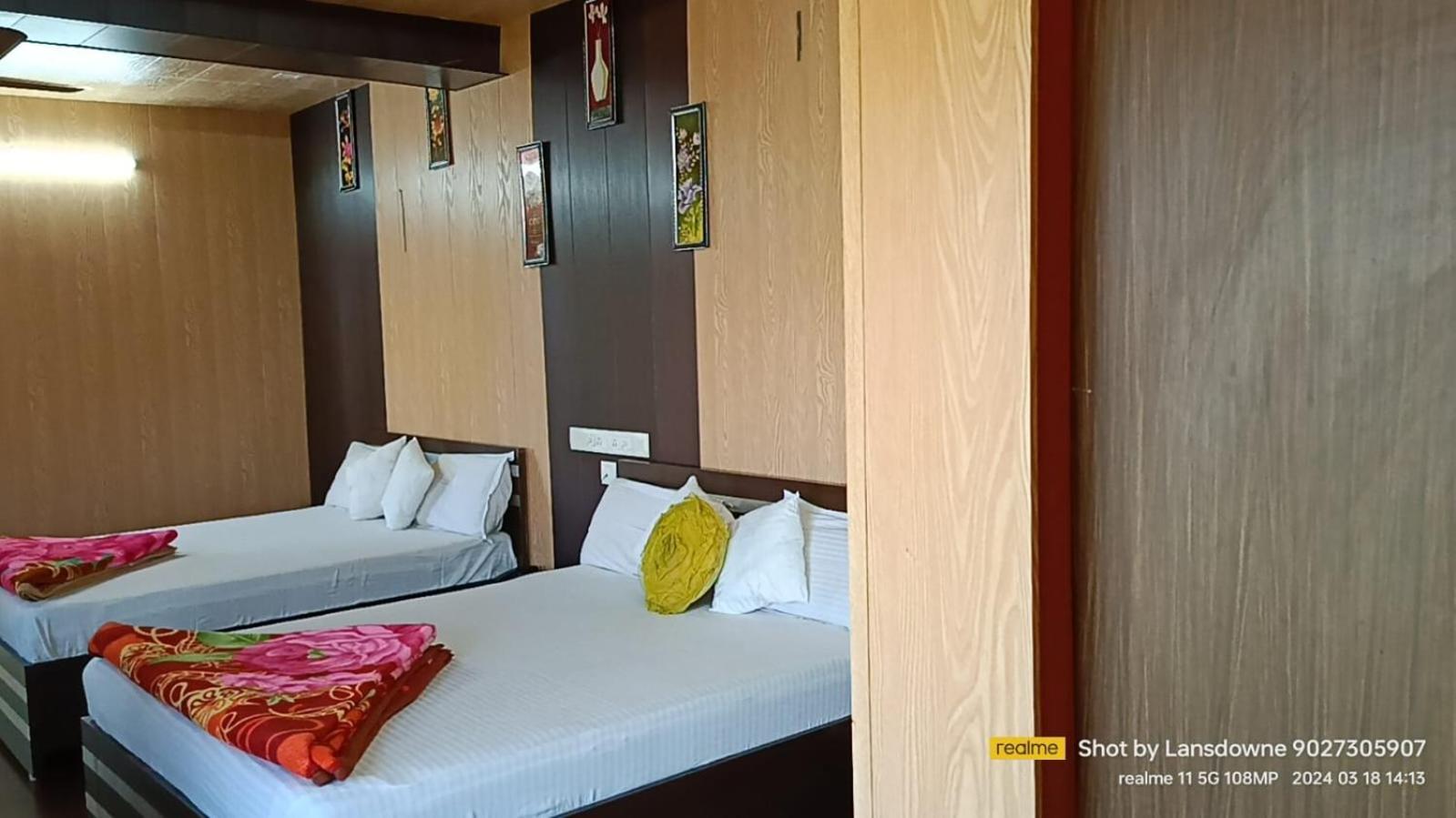 לנסדאון Joshi Holiday Home Stay מראה חיצוני תמונה