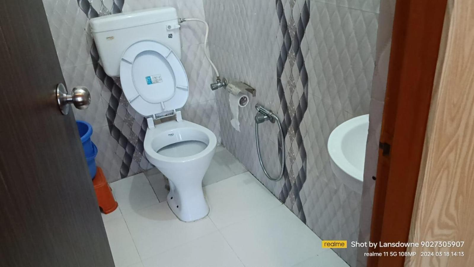 לנסדאון Joshi Holiday Home Stay מראה חיצוני תמונה