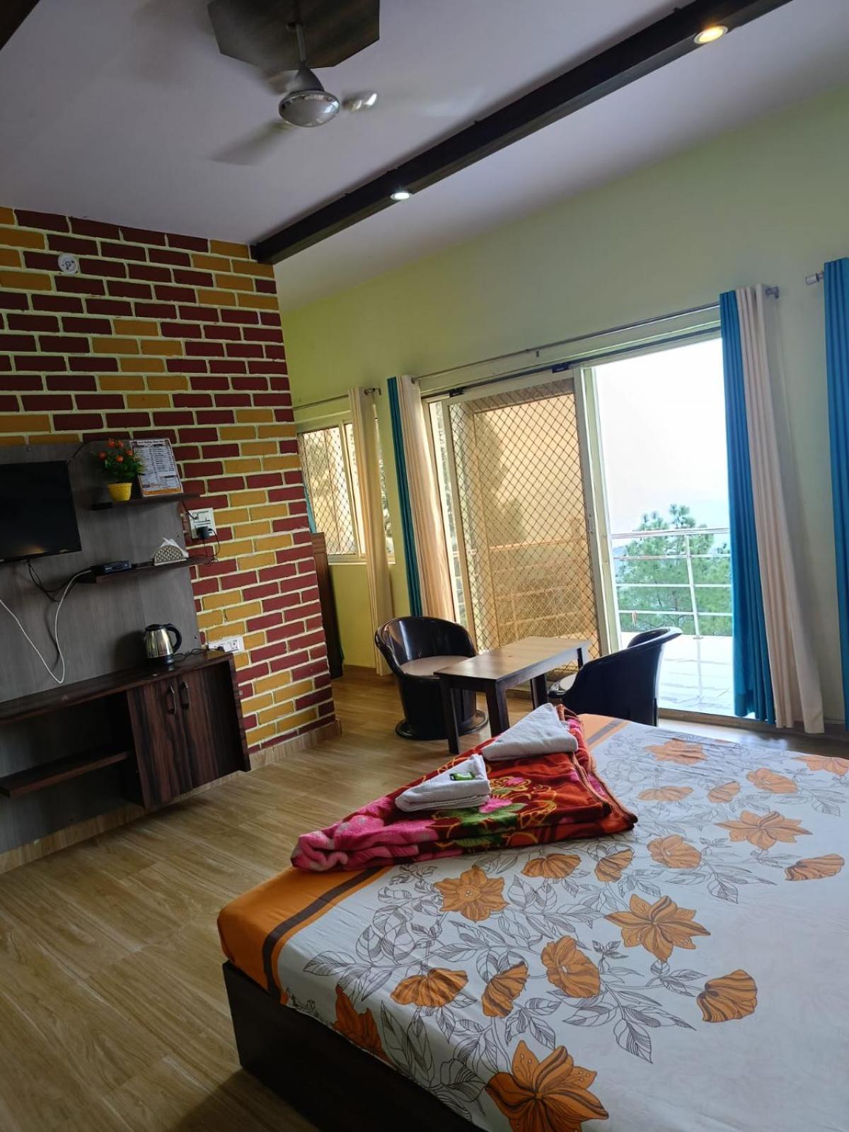 לנסדאון Joshi Holiday Home Stay מראה חיצוני תמונה
