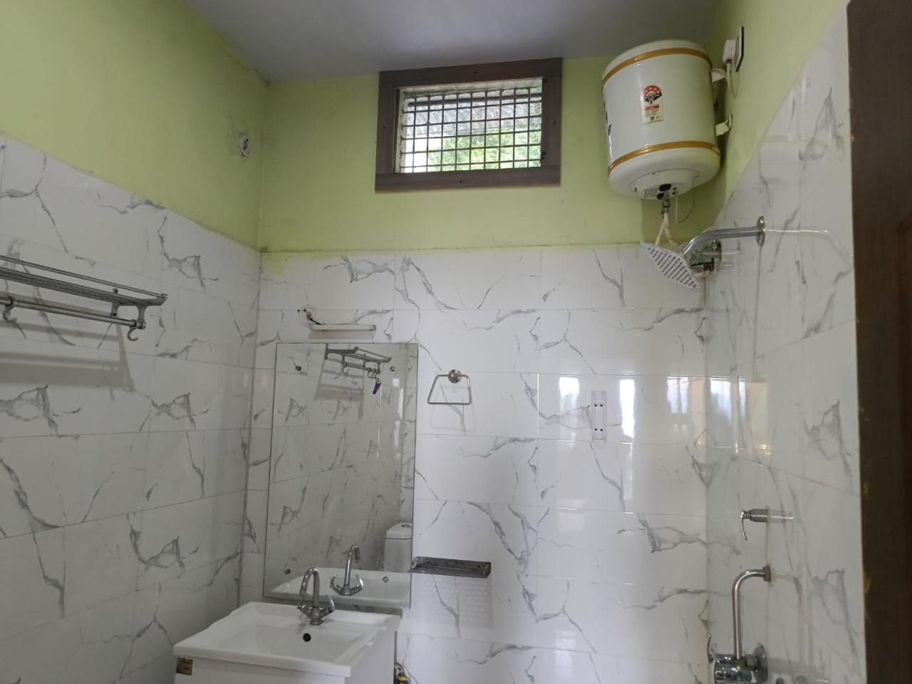 לנסדאון Joshi Holiday Home Stay מראה חיצוני תמונה