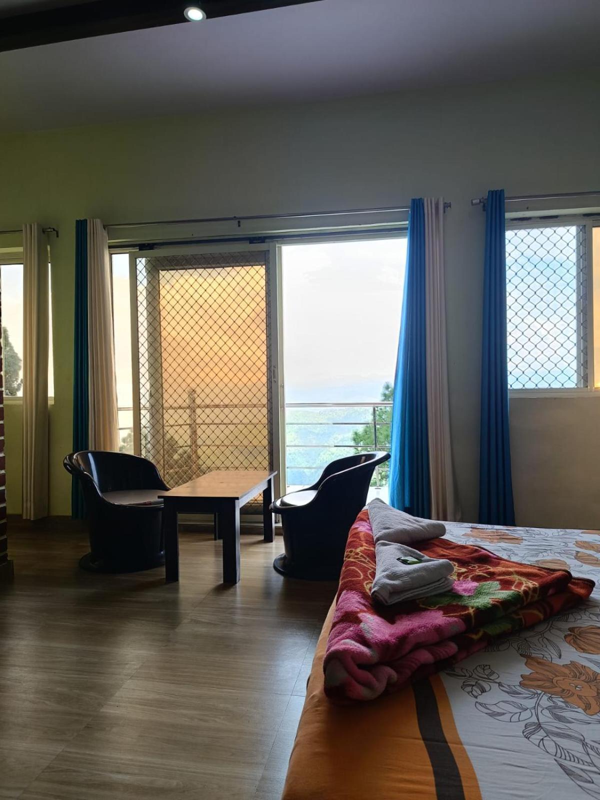 לנסדאון Joshi Holiday Home Stay מראה חיצוני תמונה