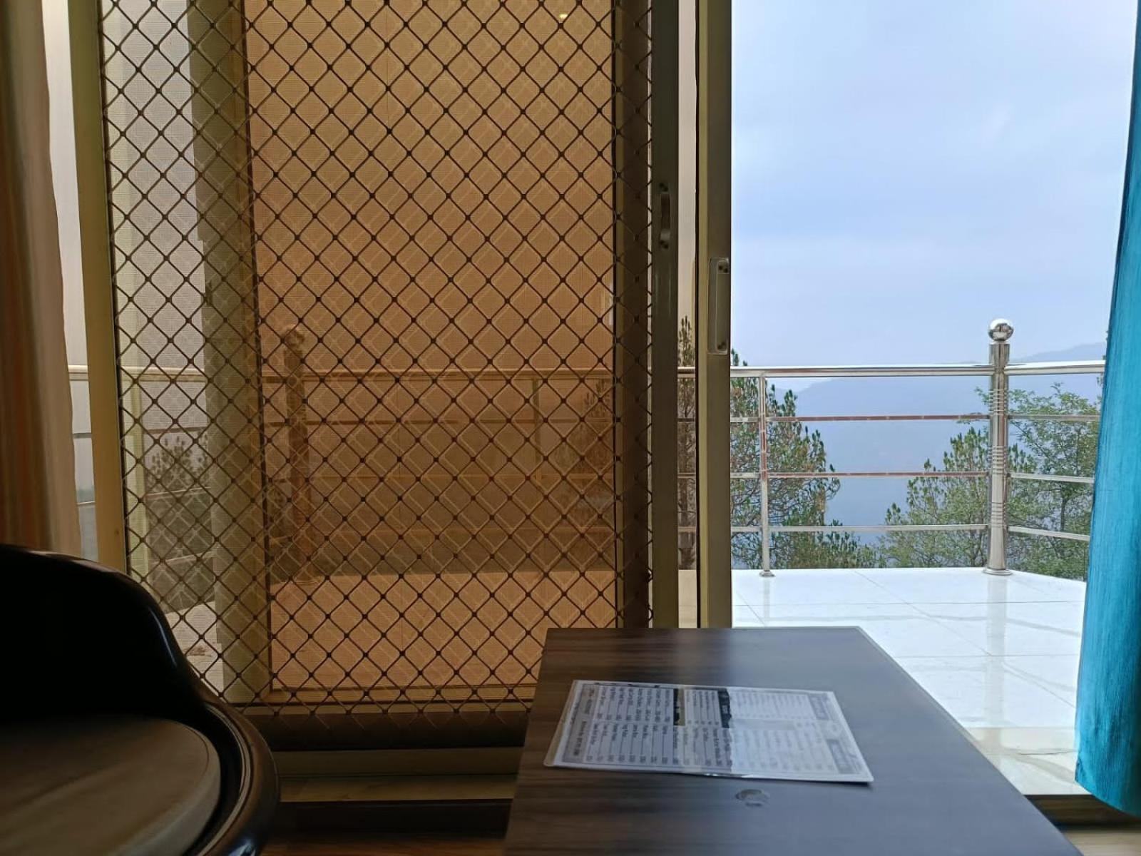 לנסדאון Joshi Holiday Home Stay מראה חיצוני תמונה