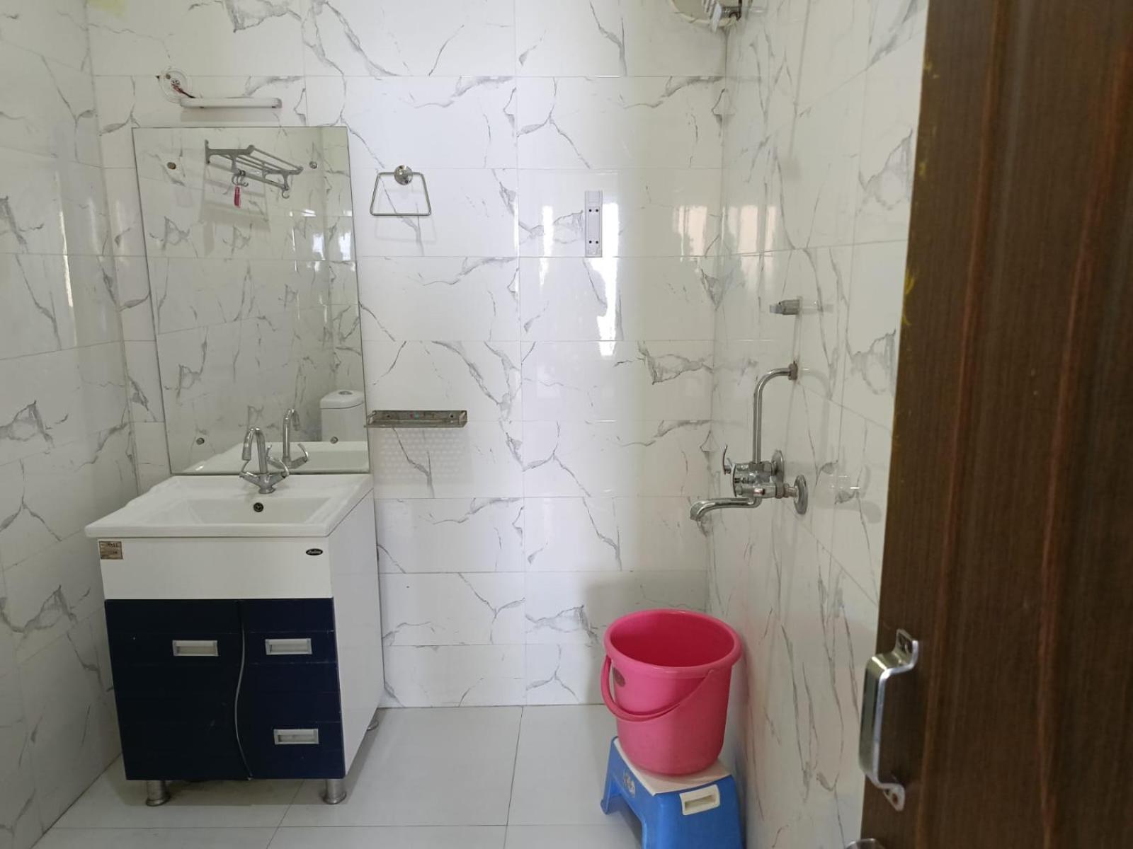 לנסדאון Joshi Holiday Home Stay מראה חיצוני תמונה